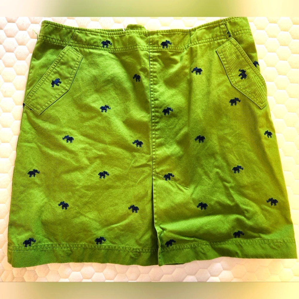 Lily Pulitzer Green Miniskirt with Embroided Elaphents. Size 6